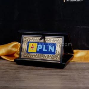 Plakat Kayu Kuningan Kenang-kenangan dari PLN Indonesia Power