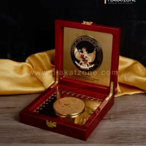 Plakat Kayu Logam Kenang-kenangan dari KBRI Abu Dhabi