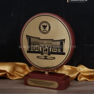 Plakat Kayu Kuningan Gedung BNN Kenang-kenangan dari PPSDM Badan Narkotika Nasional