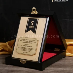 Plakat Kayu 5 Years of Service without Non Productive Time PT Geolog Indonesia