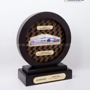 Plakat Kayu Bulat Manajer Operation 2 Cikarang Logistic Center PT Logisteed Indonesia