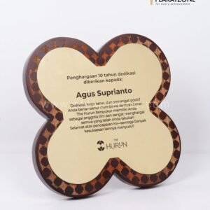 Plakat Kayu Penghargaan Karyawan 10 Tahun Dedikasi PT Trika Nirmana