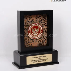 Plakat Kayu Kenang-kenangan dari Kementerian Pertahanan RI