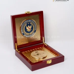 Plakat Kayu Kenang-kenangan dari Kementerian Imigrasi dan Pemasyarakatan RI