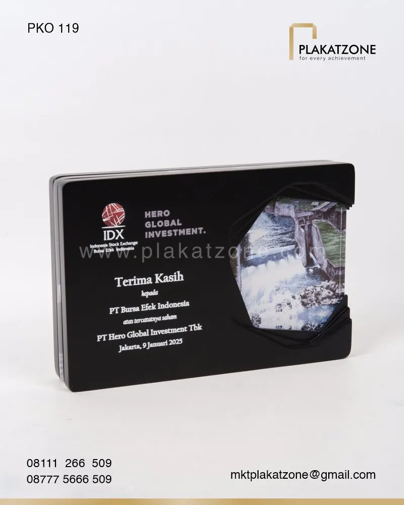 PKO119 Plakat Kayu Akrilik Hero Global Investment
